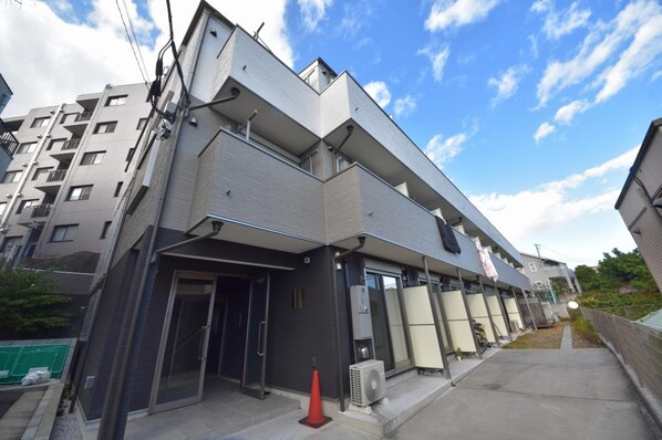 スピカハイツ弘明寺の物件外観写真